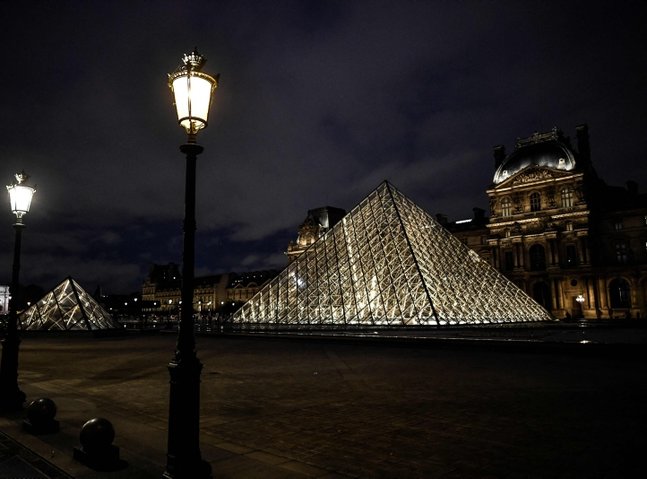 Louvre-ve-Versailles-enerji-tasarrufu-saglamak-icin-isiklari-erken-kapatacak